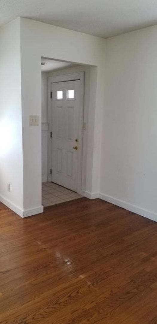 Building Photo - Whitefish Bay - Charming 4 Bedroom 2 Bath House