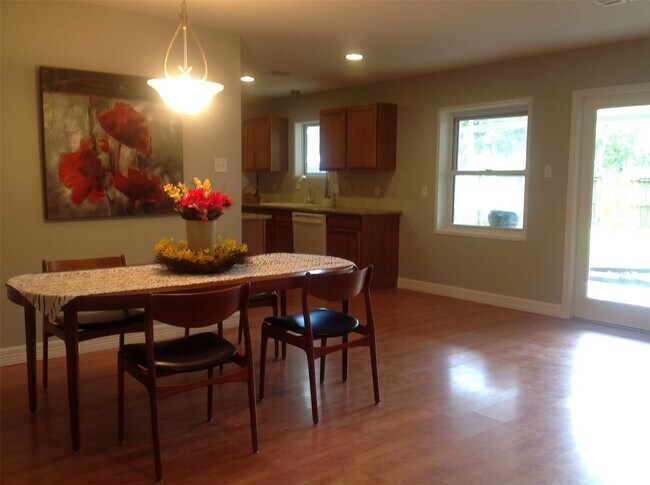 Foto del edificio - 7427 Tanager St