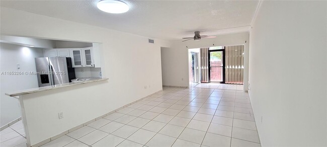 Building Photo - 9403 Fontainebleau Blvd