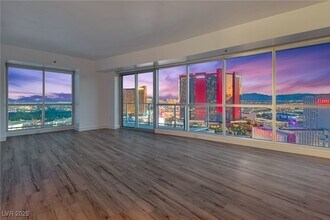 Building Photo - 2700 S Las Vegas Blvd