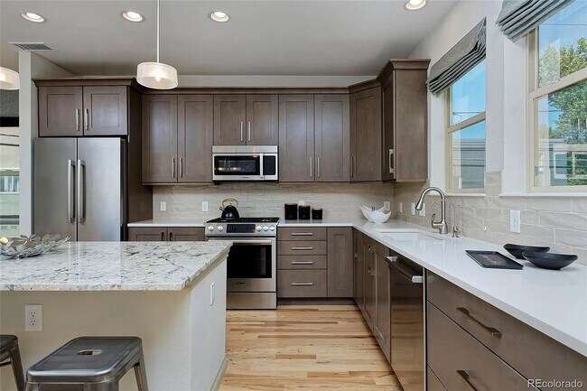 Building Photo - Charming 2BR Townhome in Denver