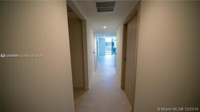 Building Photo - 1000 Brickell Plaza