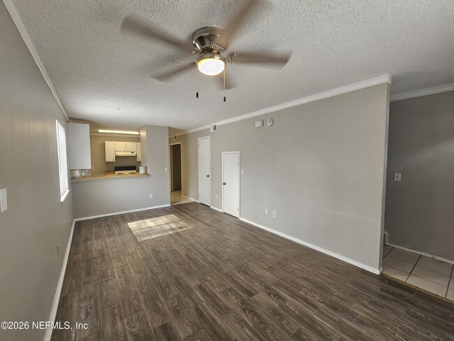 Foto del edificio - 2200 Marsh Point Rd