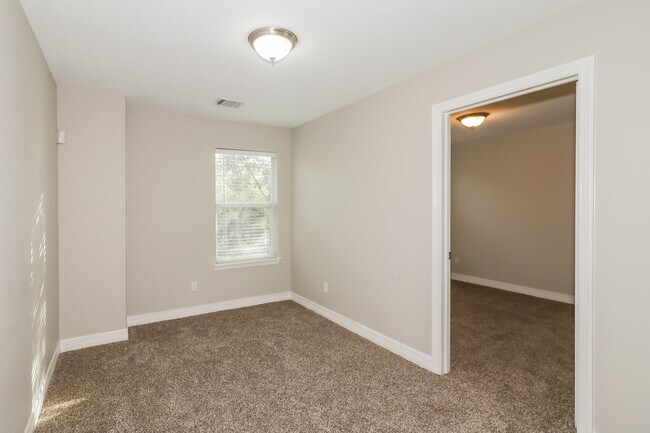 Foto del edificio - 214 N Native Ln