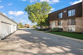Building Photo - 201 N Waters Edge Dr