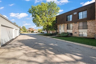 Building Photo - 201 N Waters Edge Dr