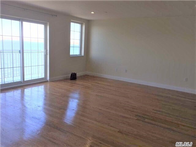 Foto del edificio - 120-51 Sunrise Ct