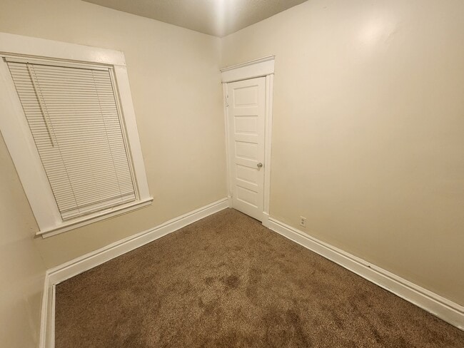 Building Photo - 216 Adams St