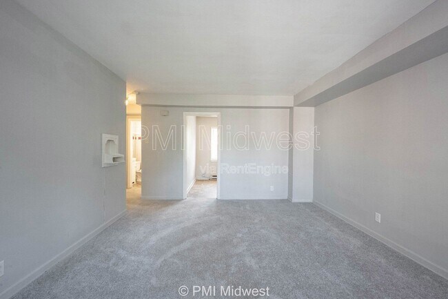 Building Photo - 3725 N Sherman Dr