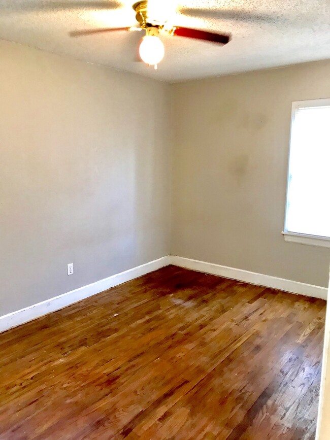 Foto del edificio - Pre-Leasing  - 2 bed 1 bath