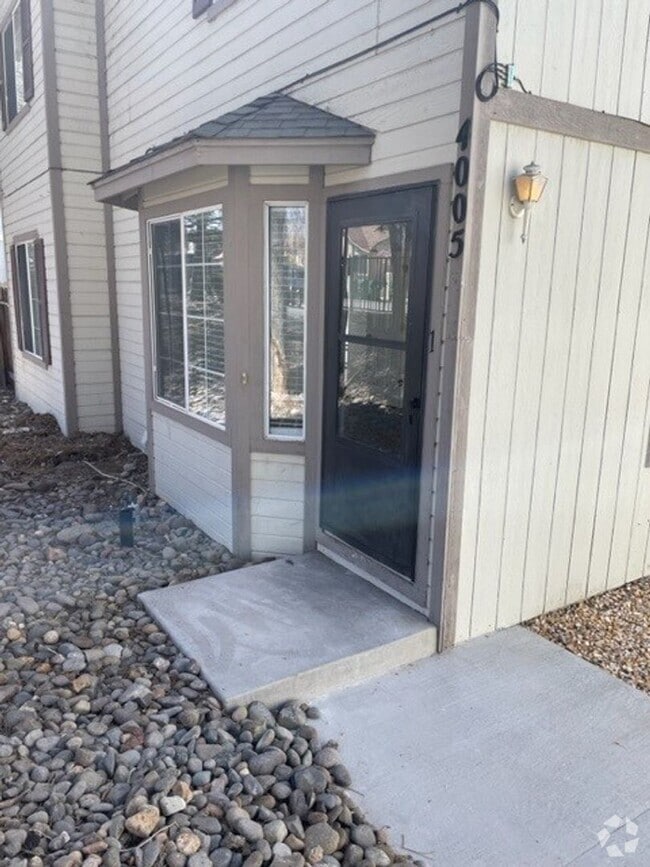 Building Photo - 4005 Pheasant Dr
