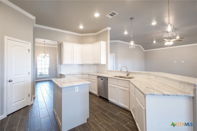 Building Photo - 8402 Platinum Dr