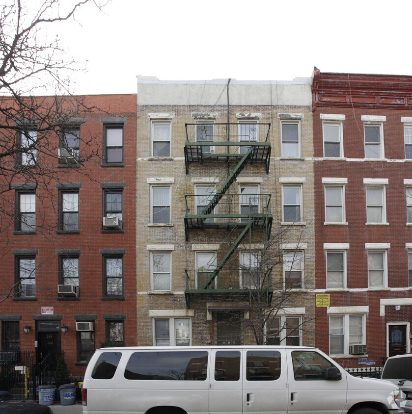 Building Photo - 210 Huron St