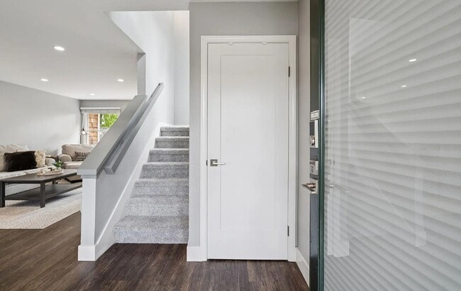 Building Photo - 641 Centre Ct