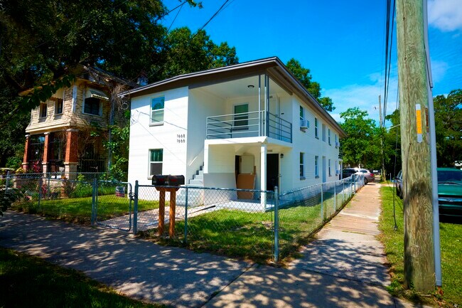 Building Photo - 1306 7th St W