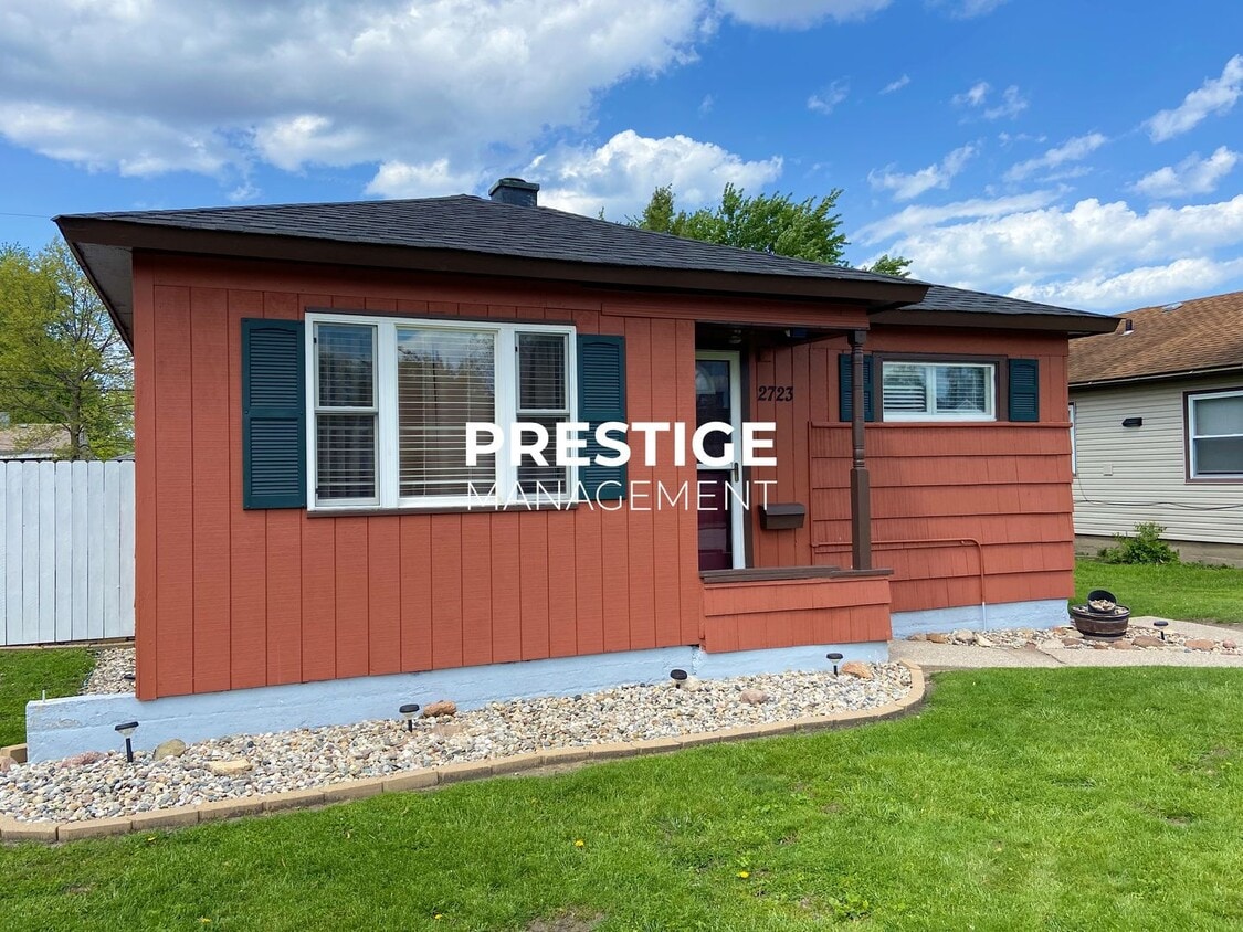 Building Photo - 3 Bedroom Home In Highland