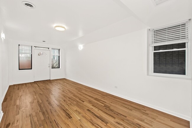 Photo - 1739 W Beach Ave Apartment