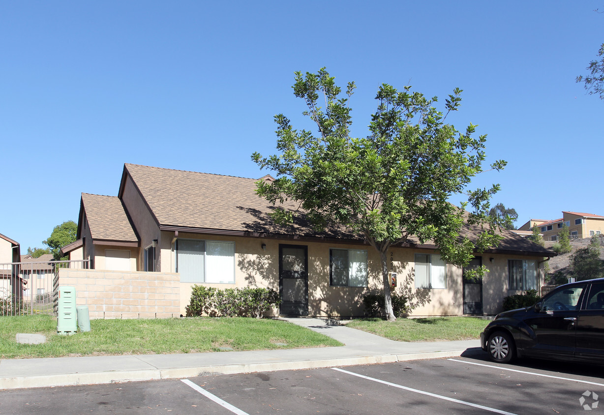 Building Photo - University Canyon West