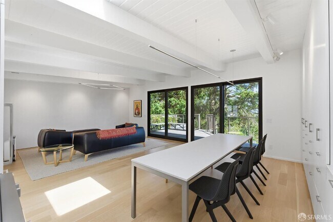 Foto del edificio - 74 Midcrest Way