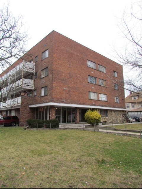 Primary Photo - 35 North Long Beach Avenue