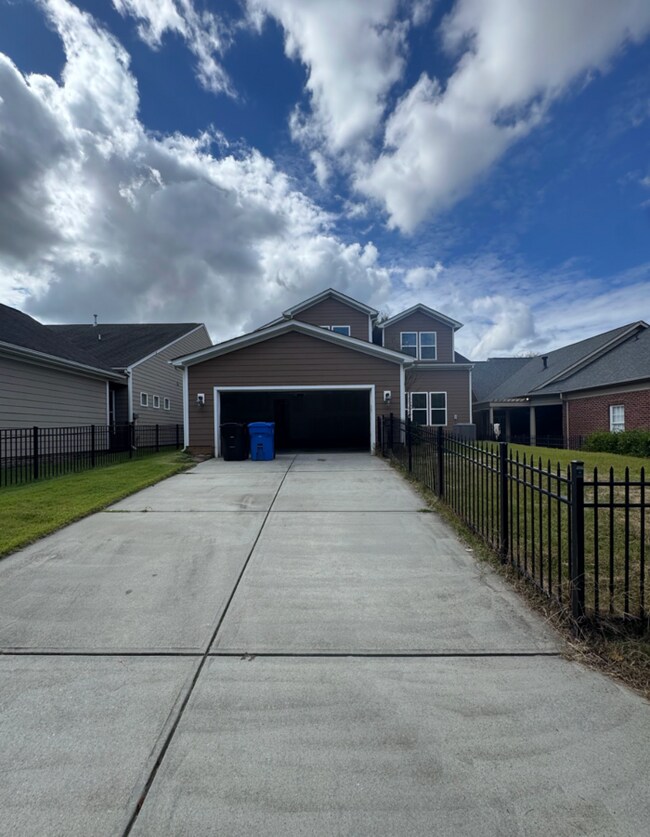 Building Photo - Spacious 5-Bedroom Home in Mooresville with Open Floor Plan & Loft!