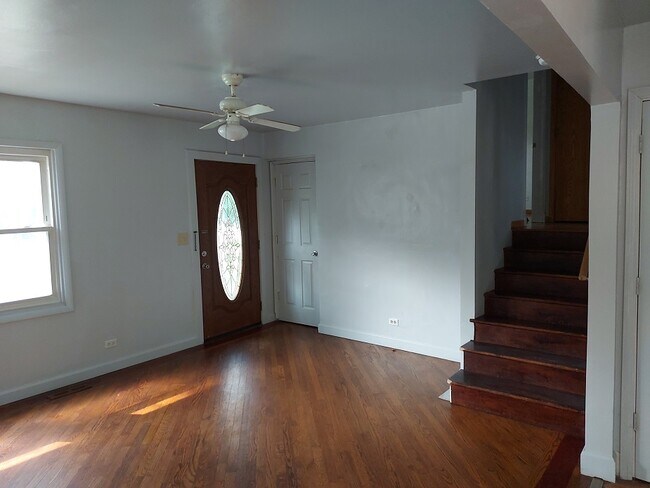 Building Photo - 573 Harvey Ave