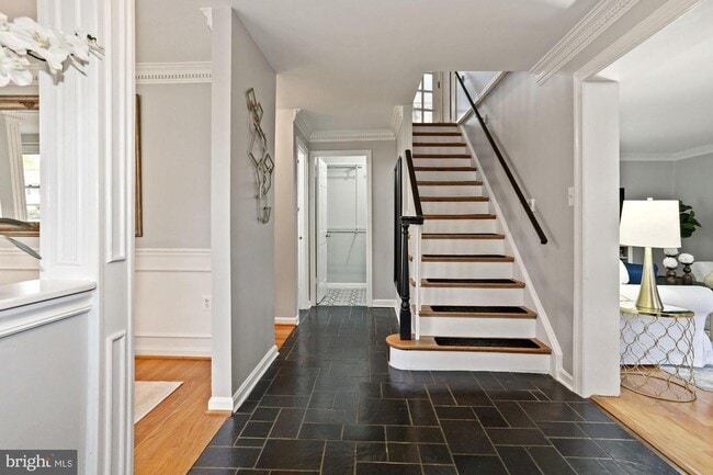 Building Photo - 6107 Holly Tree Dr