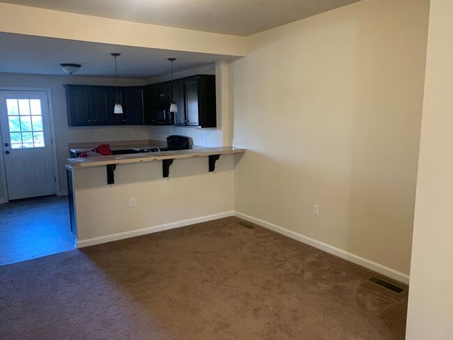 Building Photo - 3 Bedroom 1.5 Bathroom's