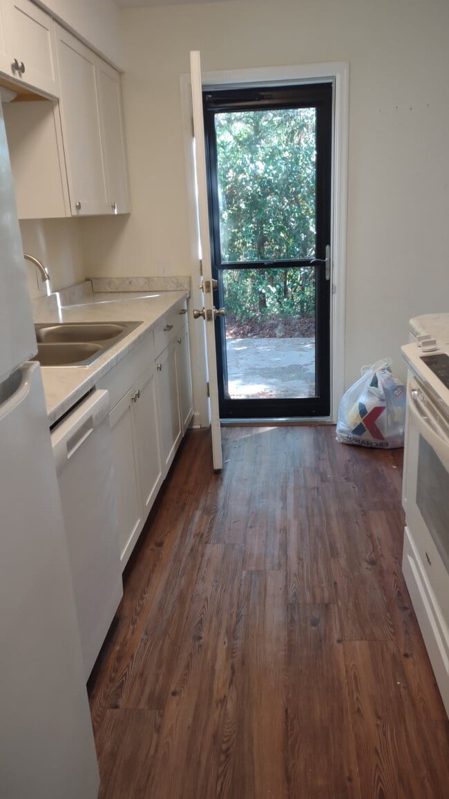 Foto del edificio - Trakas Avenue Duplex