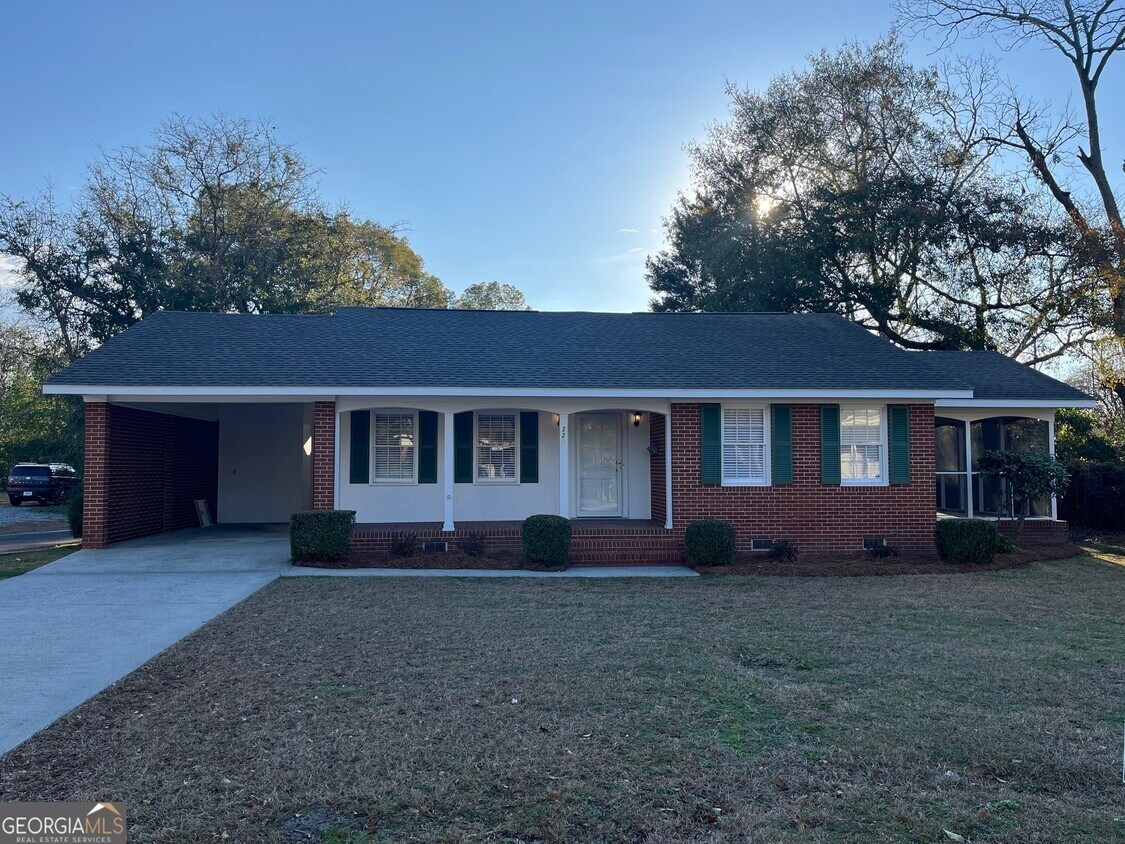 Foto principal - 220 S Zetterower Ave