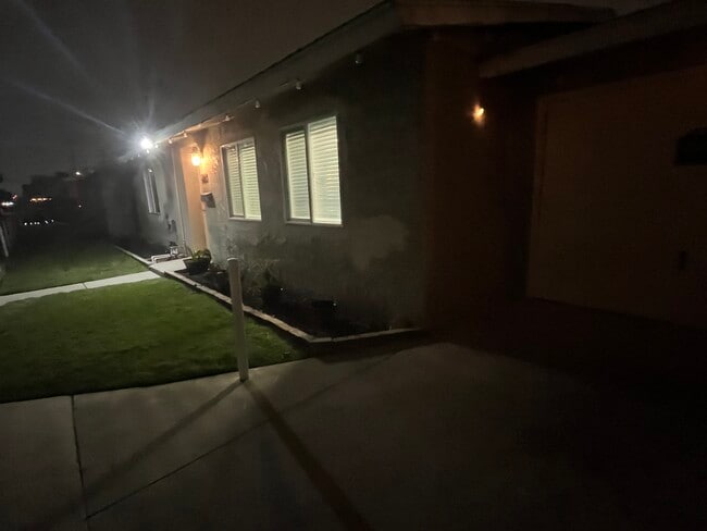 Building Photo - 5227 Live Oak St