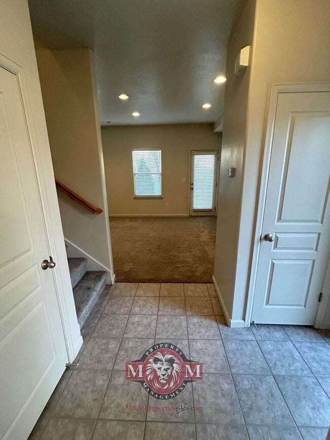 Building Photo - 2 Master Suites, 2.5 Bath Condo in West Jordan