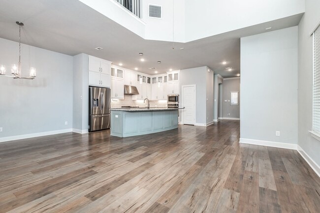 Building Photo - Where Comfort Meets Convenience - 3 Bed, 3...