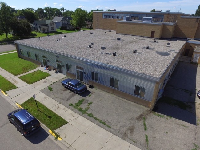 Building Photo - Crookston 11 Plex