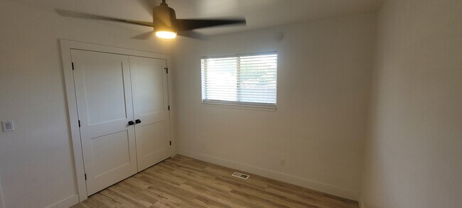 Building Photo - 470 E 200 N