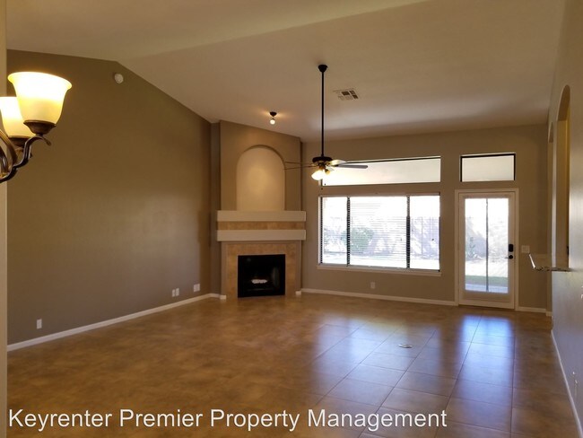 Foto del edificio - 3 br, 2 bath House - 4455 E Barwick Drive