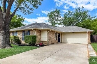 Building Photo - 1406 Collin Dr
