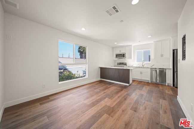 Building Photo - 1055 Wilton Pl