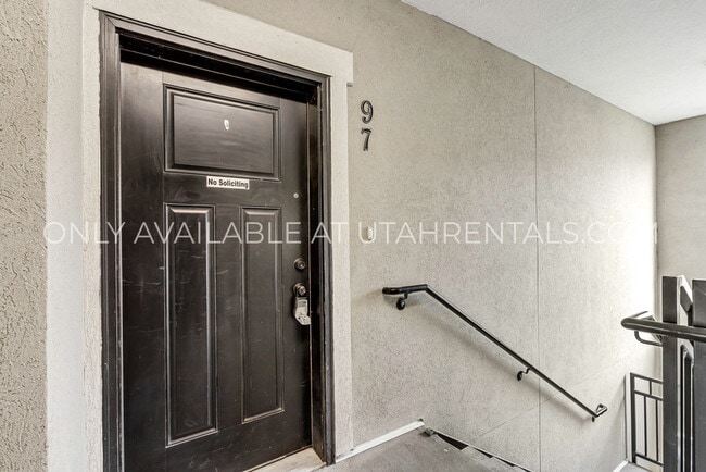 Building Photo - 97 W Silver Springs Dr