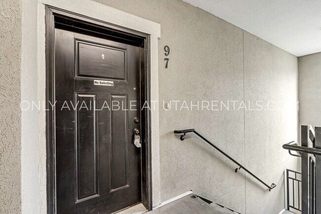 Foto del edificio - 97 W Silver Springs Dr