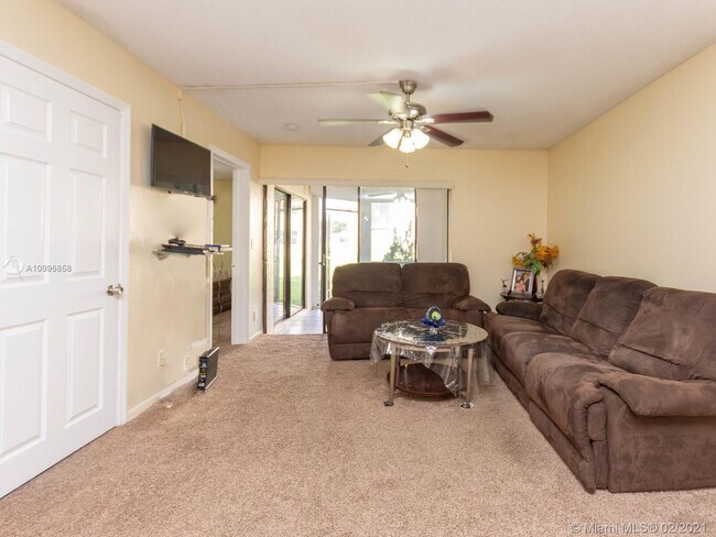 Foto del edificio - 3252 Foxcroft Rd