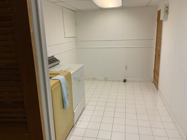 Foto del edificio - 9440 Spencer Rd