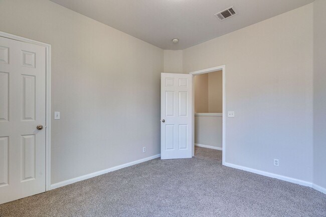 Foto del edificio - Riddle Oaks Duplex - Slaughter / Manchaca ...