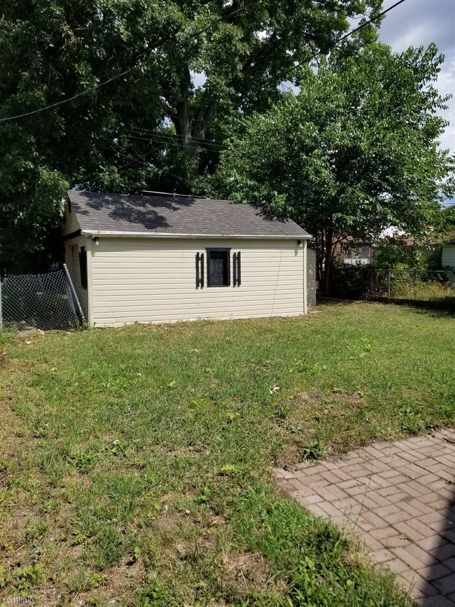 Building Photo - 2 br, 1 bath House - 16782 Rutherford St