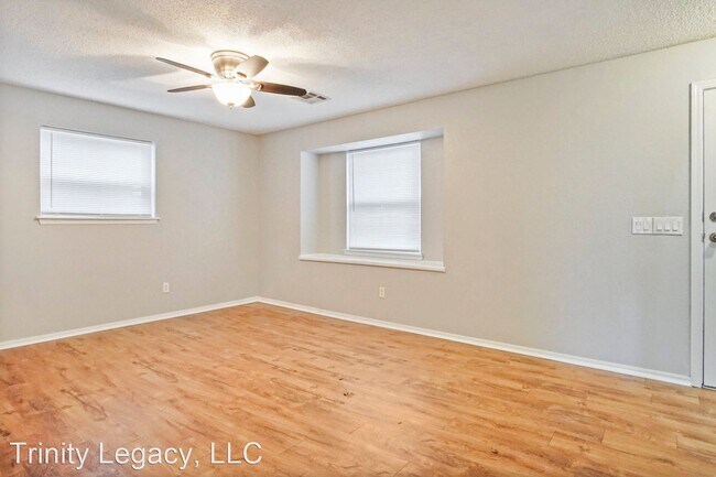Building Photo - 3 br, 2 bath House - 7536 S. Embassy Terr.