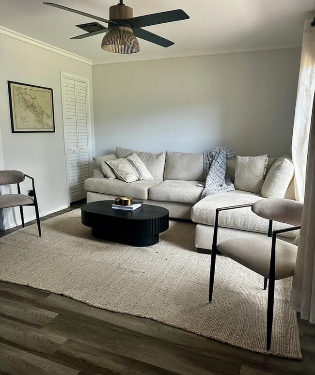 Foto del edificio - 6251 Cedar Ln