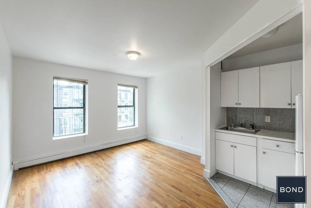 Foto principal - 193 E 4th St