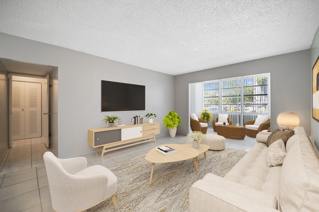 Landmark Towers Apartments in Plantation, FL