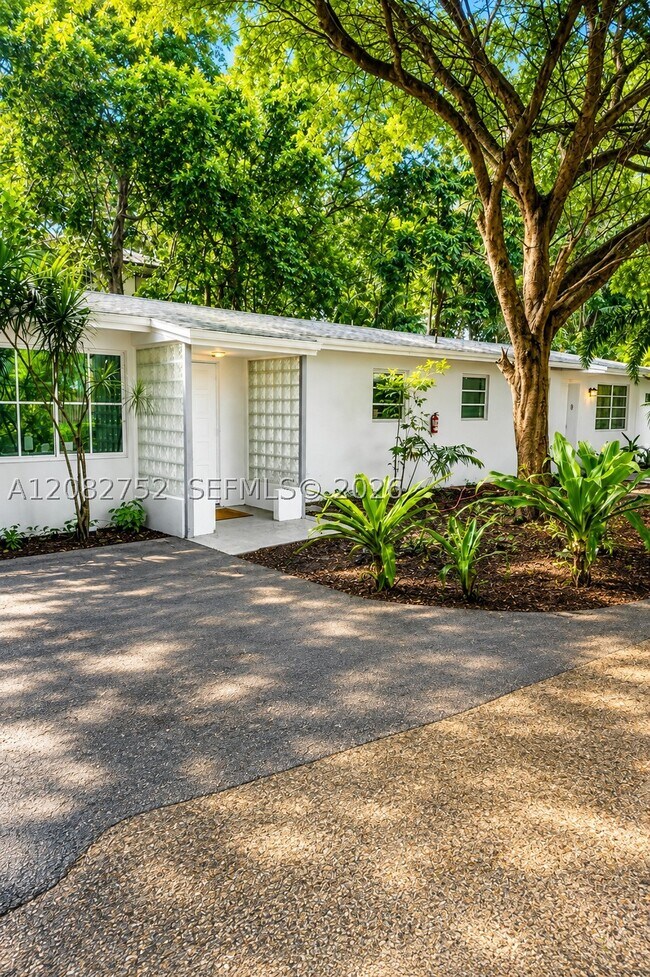 Building Photo - 4790 SW 65th Ave