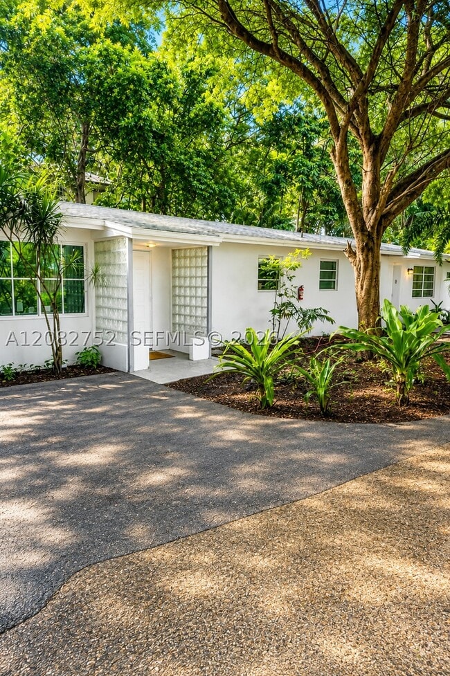 Building Photo - 4790 SW 65th Ave